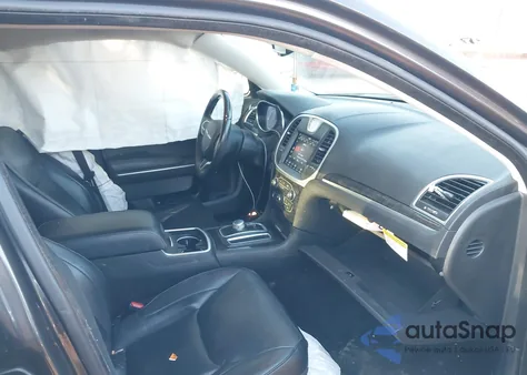 2020 Chrysler 300 Limited Awd z USA, uszkodzony, nr VIN 2C3CCAKG5LH142031